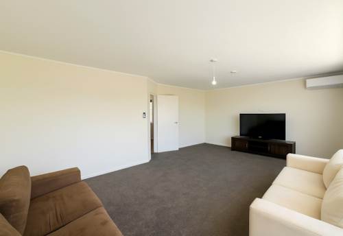 One Tree Hill, Elevated on Ewenson!, Property ID: 11003209 | Barfoot & Thompson