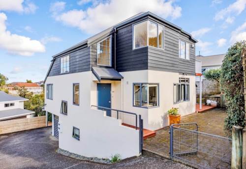 St Johns, Spacious Family Living Near Beaches, Parks & Top Schools, Property ID: 11021768 | Barfoot & Thompson