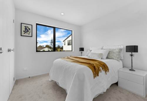 West Harbour, Bright ,Sunny & Convenient - 2BR+Study Room, Property ID: 924724 | Barfoot & Thompson