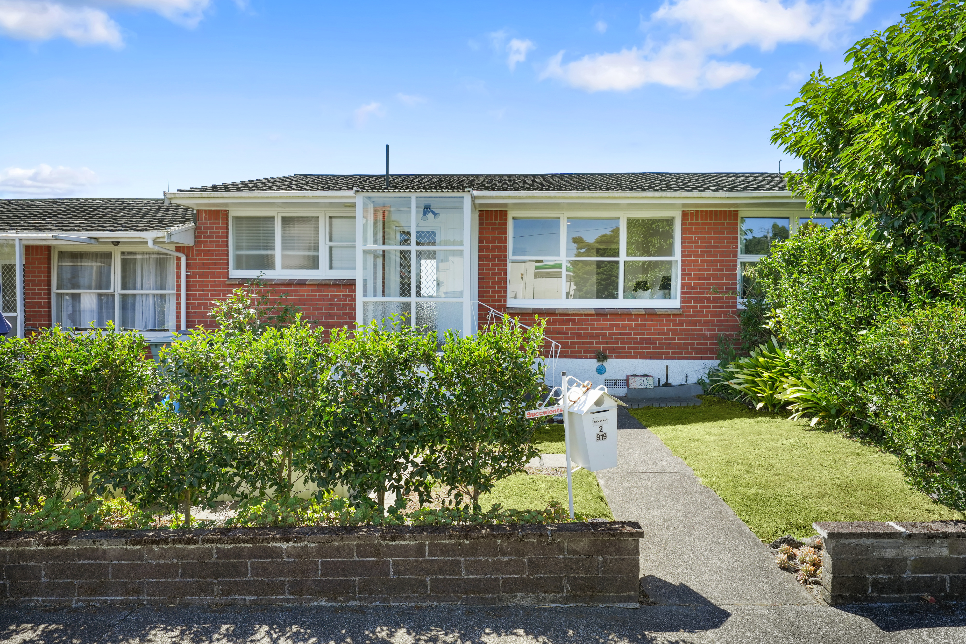 Sold 2/919 Mount Eden Road, Mt Eden Apr 2026 | Barfoot & Thompson