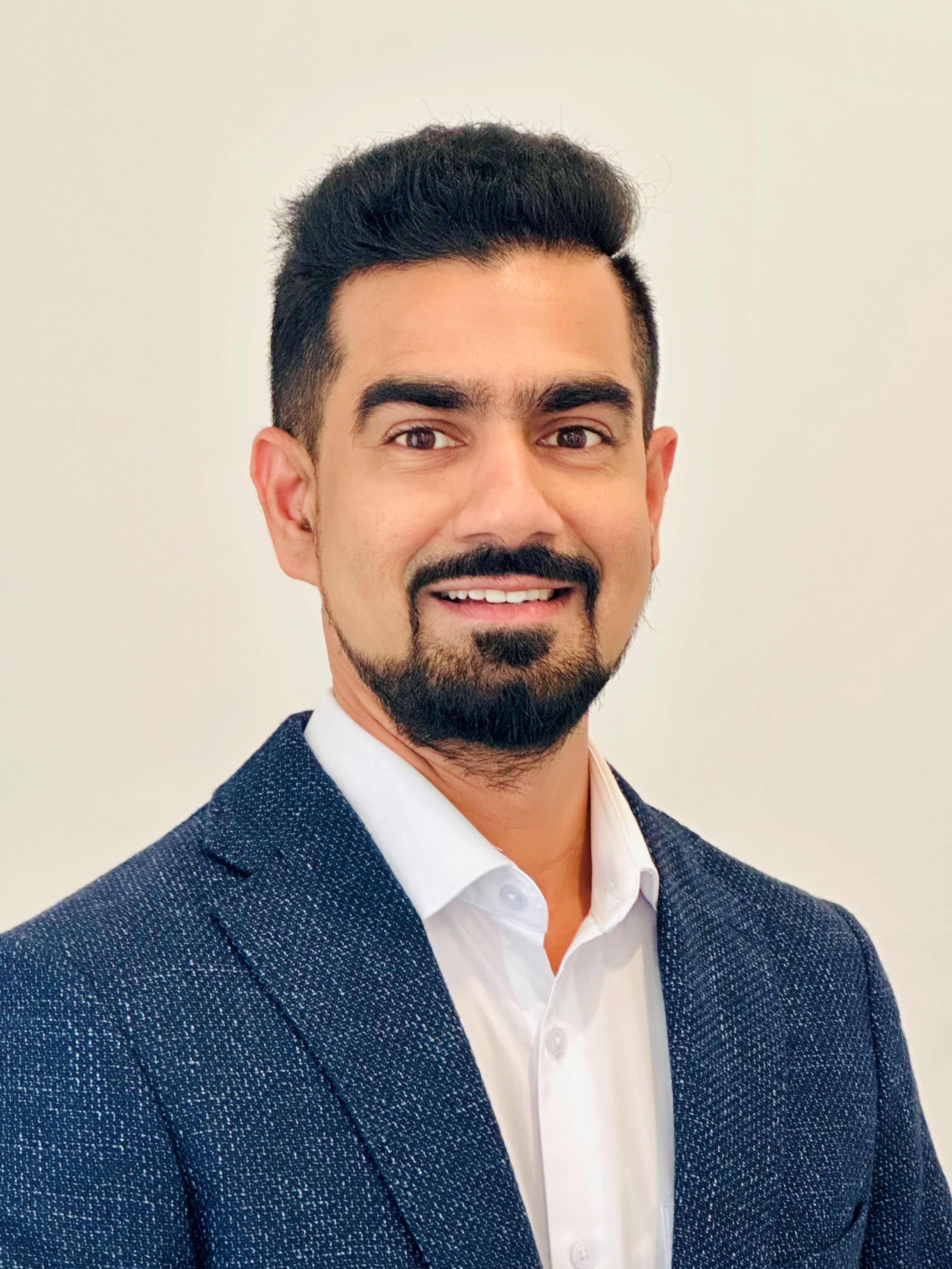 Dinesh Ray, Associate Salesperson | Barfoot & Thompson
