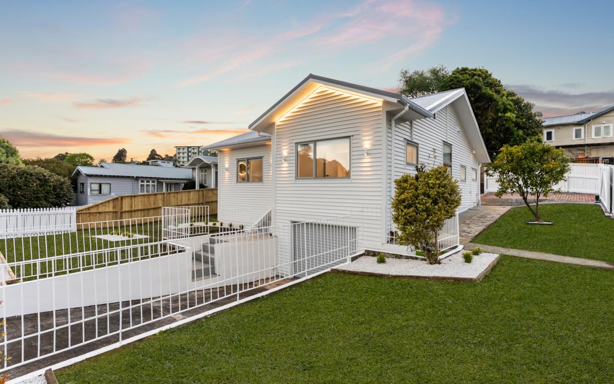 7 Hillsborough Road listing photo