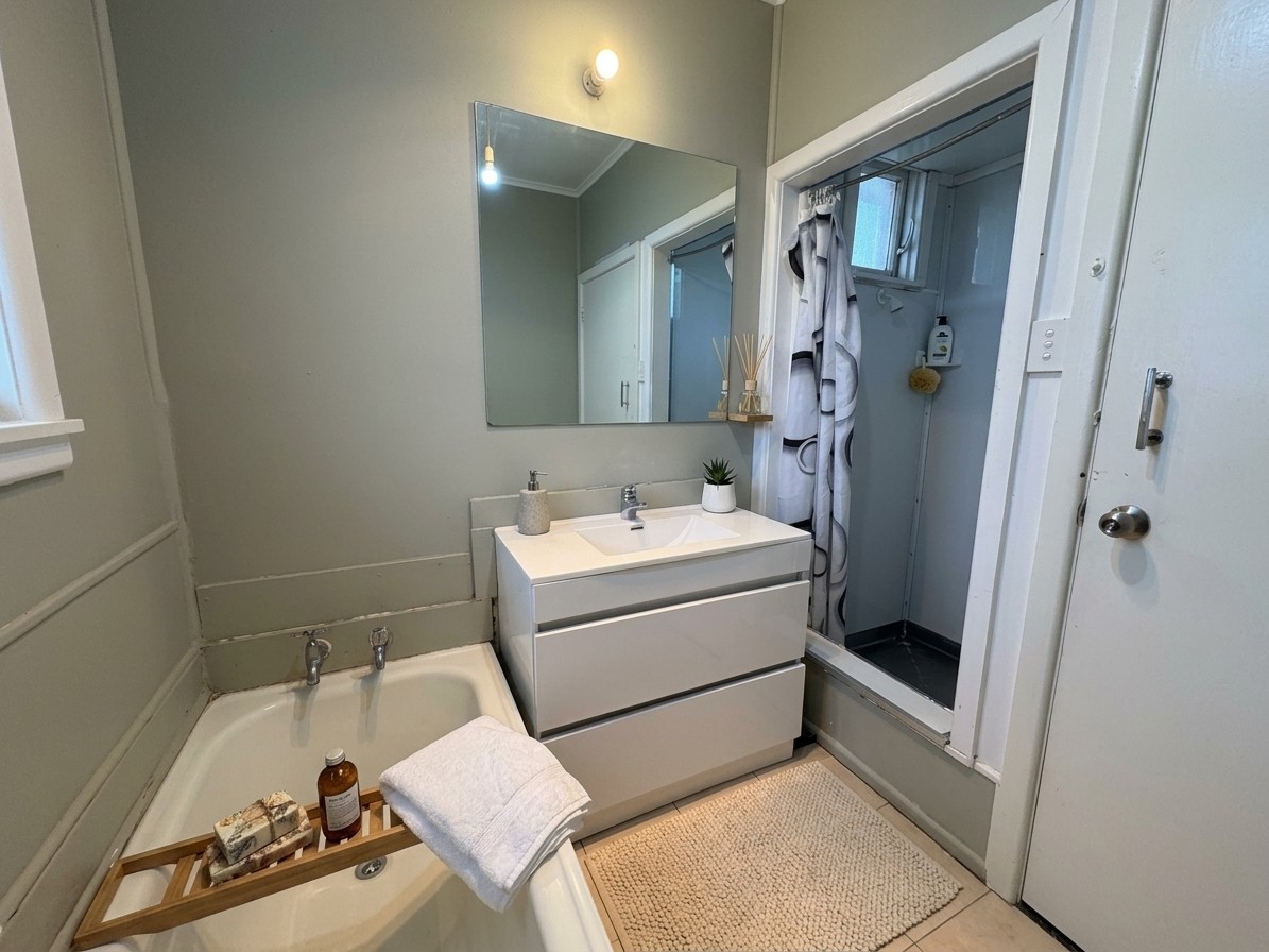 Delightful Home In Central Area 4