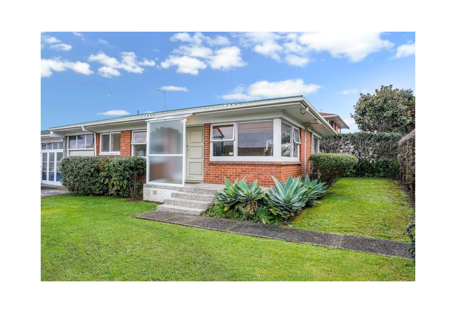 Convenient Takapuna Living – Close to Everything! 1